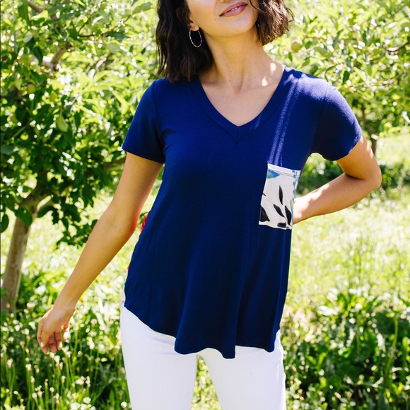 Pocket Full of Posies V-Neck Top - Picture 8 of 10